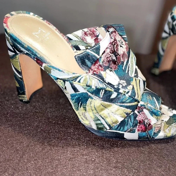 WOMEN'S MARC FISHER "HOGAN" GREEN & PINK FLORAL PRINT SLIDE SQUARE TOE HEELS 7 - Picture 1 of 6